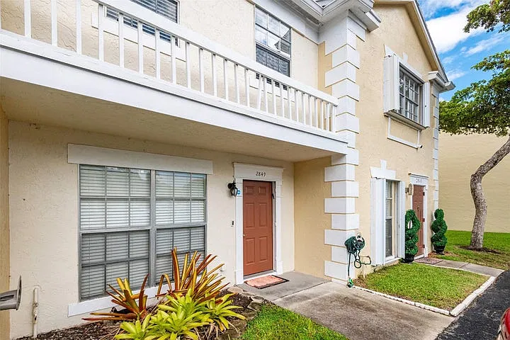 2 bed, 1088 sqft, $2,700 — Photo 1