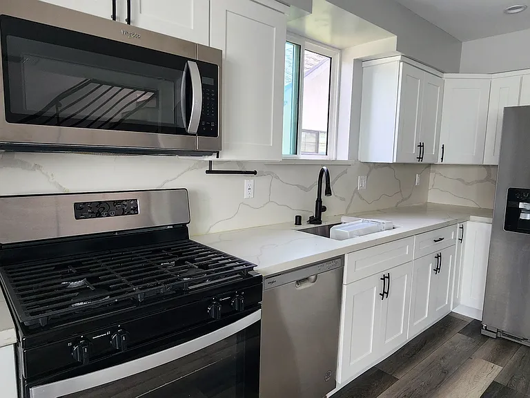 2408 Hauser Blvd — Photo 2