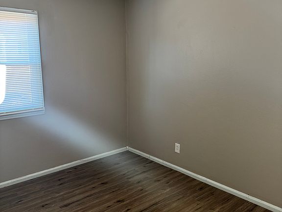 4th image of 220 Superior Dr