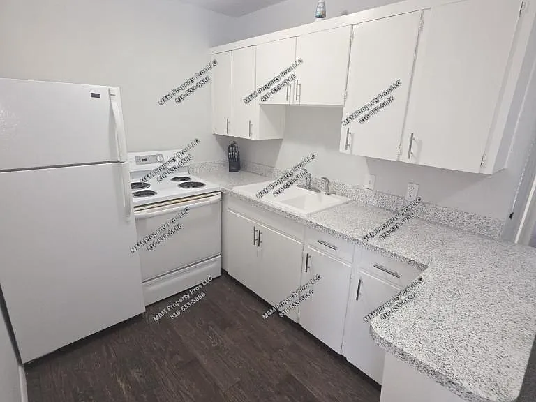 21 N Riley St — Photo 9
