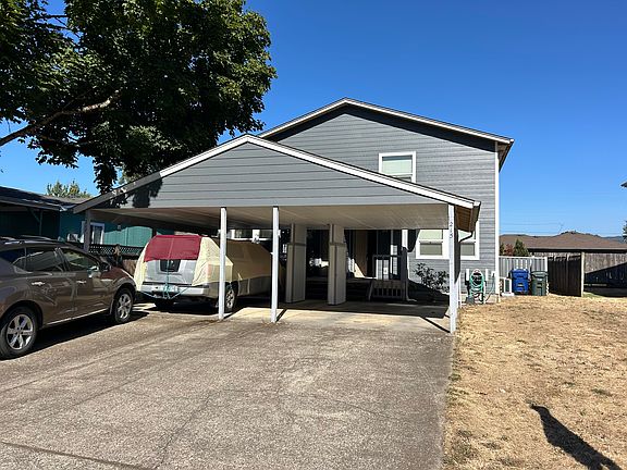 2nd image of 215 Smith Loop