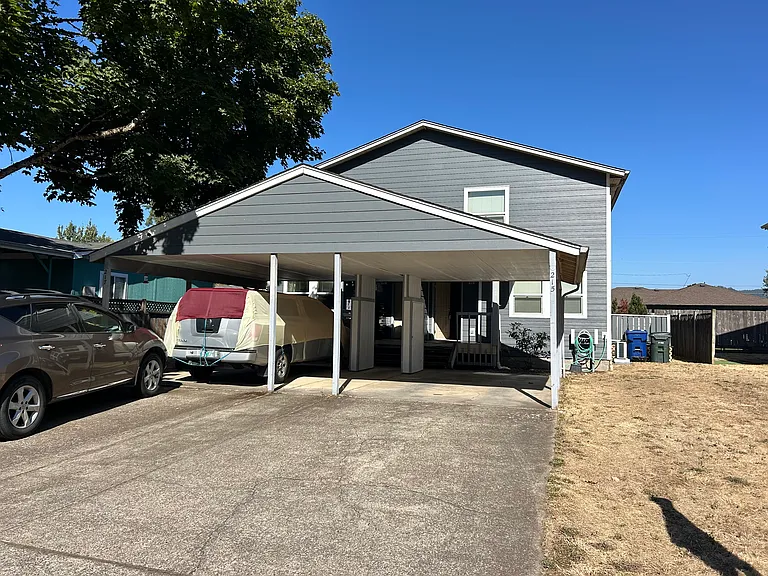 215 Smith Loop — Photo 2