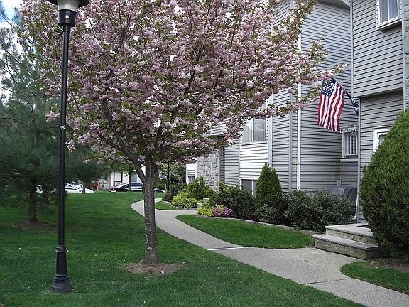 4th image of 53 Wolkoff Ln #41