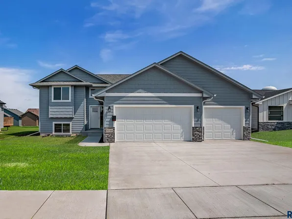 1110 Cypress Ave, Madison, SD 57042