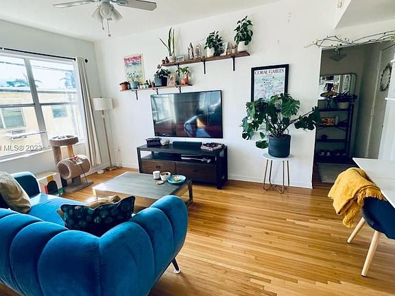 3rd image of 1061 Euclid Ave APT 205