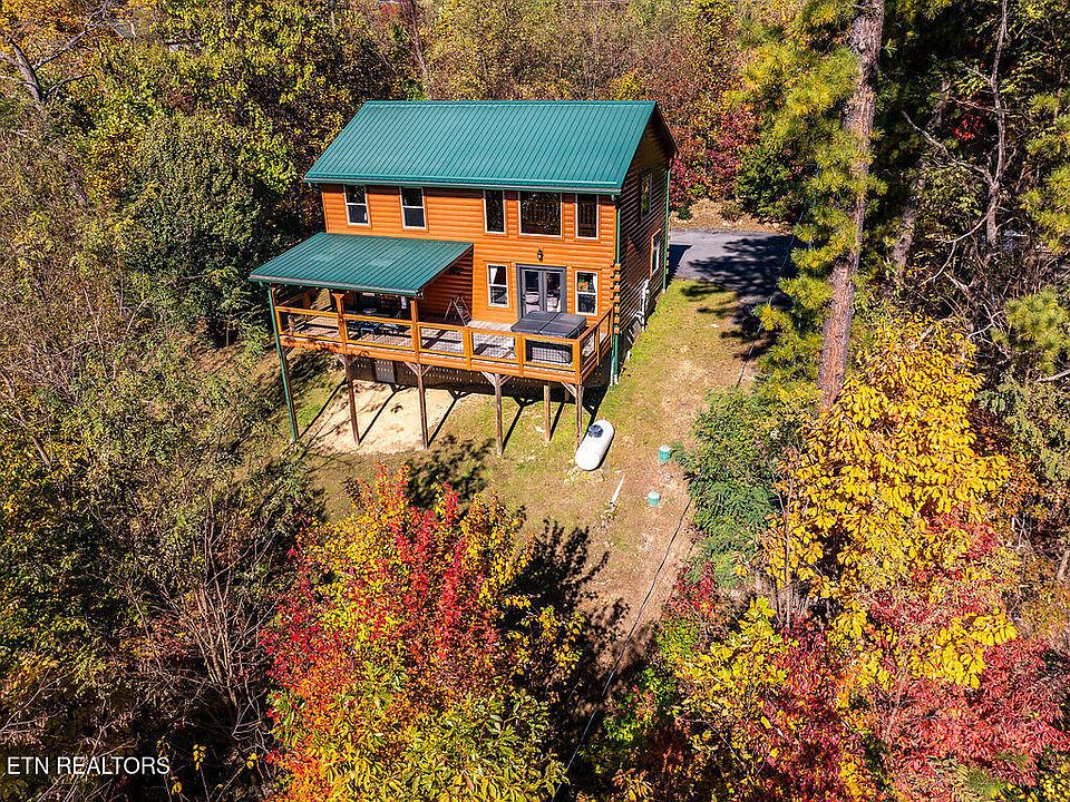 1st image of 1032 Twin Oaks Rd