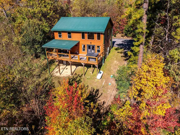 1032 Twin Oaks Rd, Gatlinburg, TN 37738