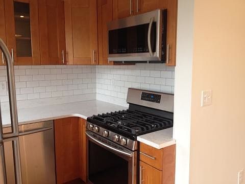 3rd image of 591 Willoughby Ave APT 03
