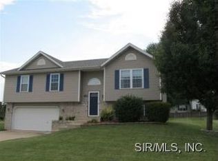 612 Copper Line Rd, Maryville, IL 62062