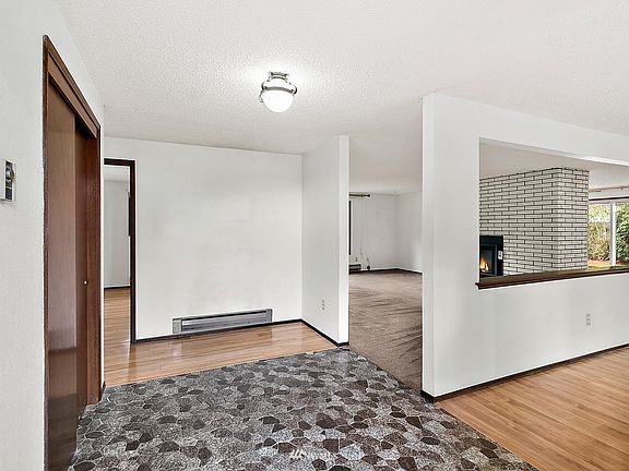 4th image of 11463 Brian Ln NE