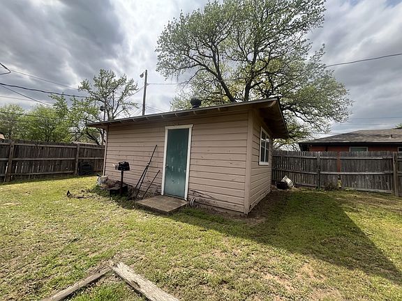 5th image of 301 Makarwich Ct