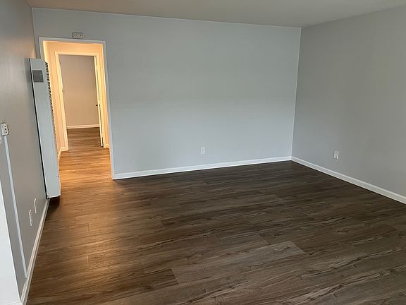 3rd image of 10370 Vernon Ave APT 10