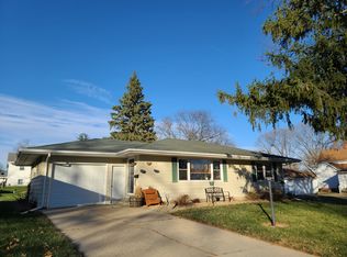 410 Park Ct, Morrison, IL 61270