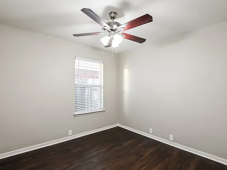 10403 Falling River Dr — Photo 12