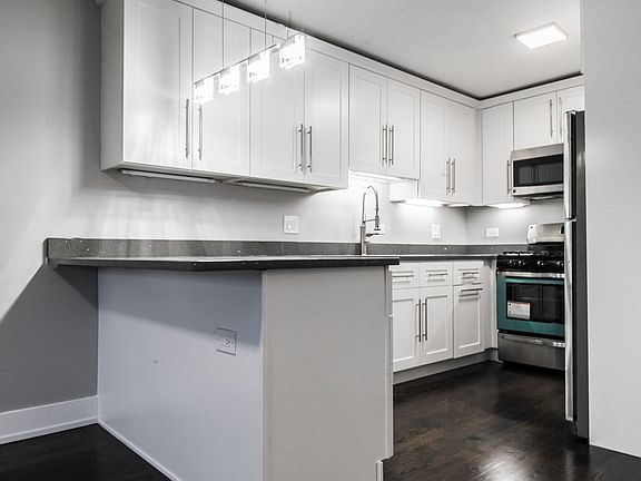 3rd image of 4939 S Dorchester Ave APT 5B