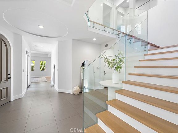 4th image of 10 Markham Ln