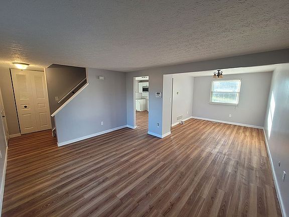 5th image of 4520 Hickory Wood Dr