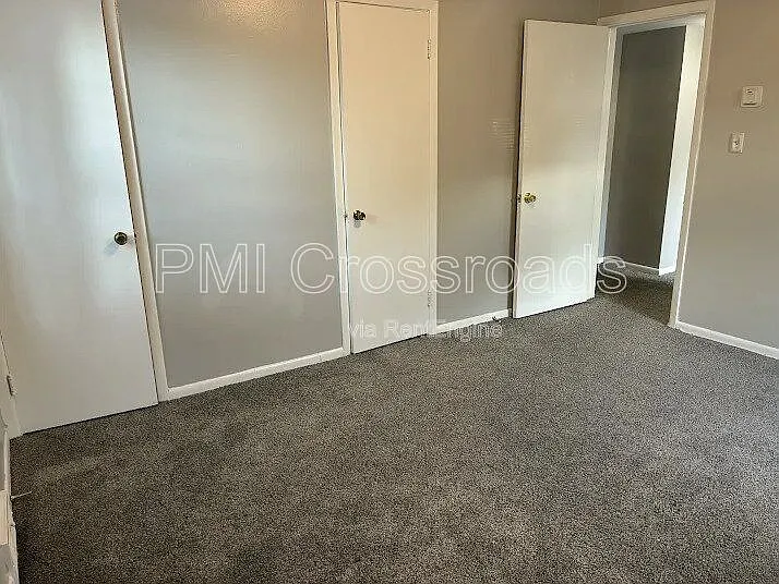 Riviera Manor — Photo 17