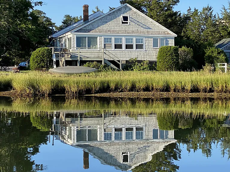 7 Sims Ln — Photo 1