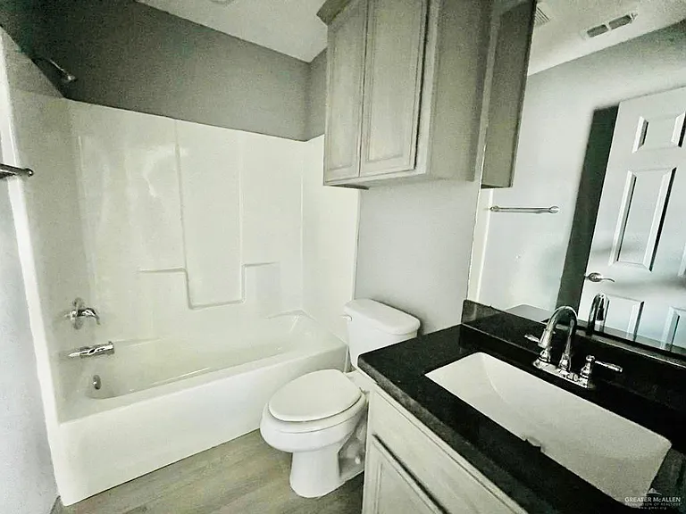 1702 Nassau St — Photo 13