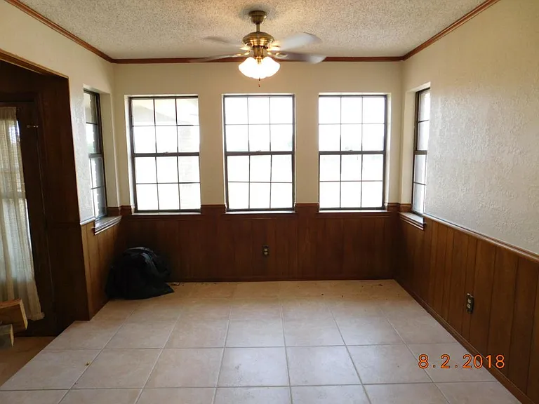 2315 E Highway 190 — Photo 19