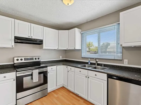 1215 N 137th Ave SE, Calgary, AB T2J 6N5