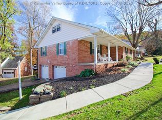 1502 Village Dr, South Charleston, WV 25309