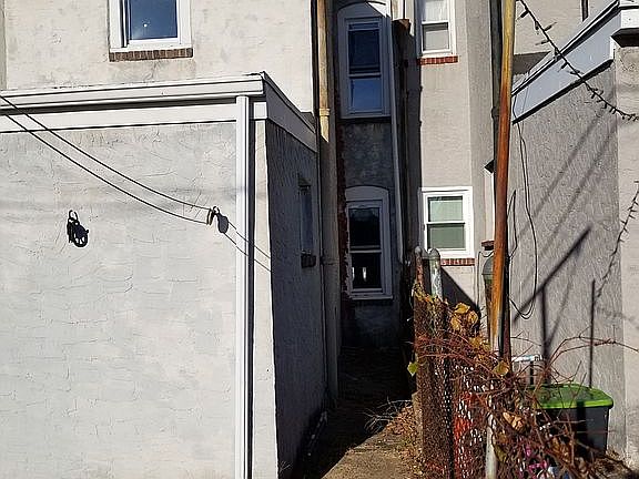 4th image of 1818 W 7th St