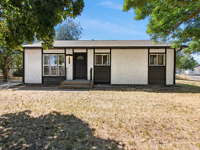 1202 S Russell St — Photo 1