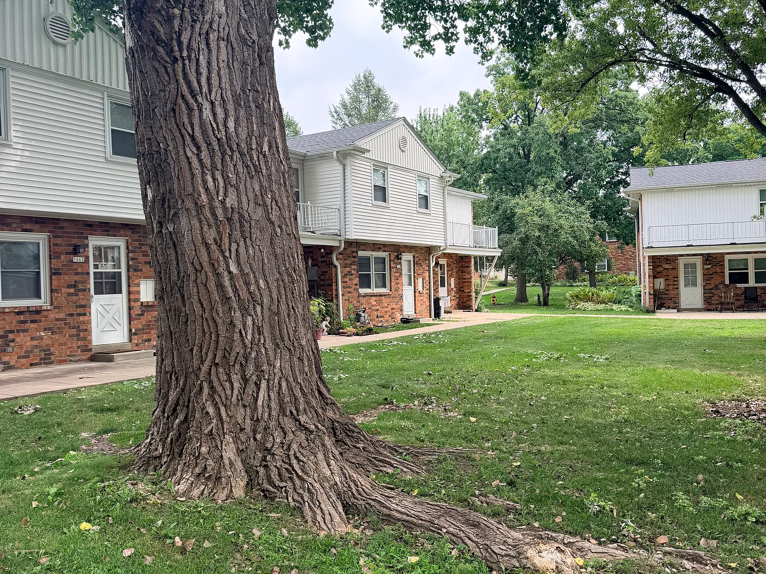 2 bed, 1.5 bath, 1240 sqft, $2,000 — Photo 1