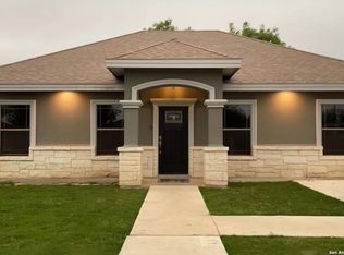 110 Rio Grande St, Uvalde, TX 78801