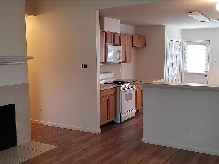 18914 S Wimbledon Dr — Photo 5