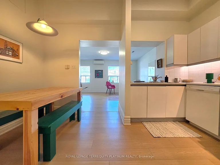 11 Beaconsfield Ave — Photo 10