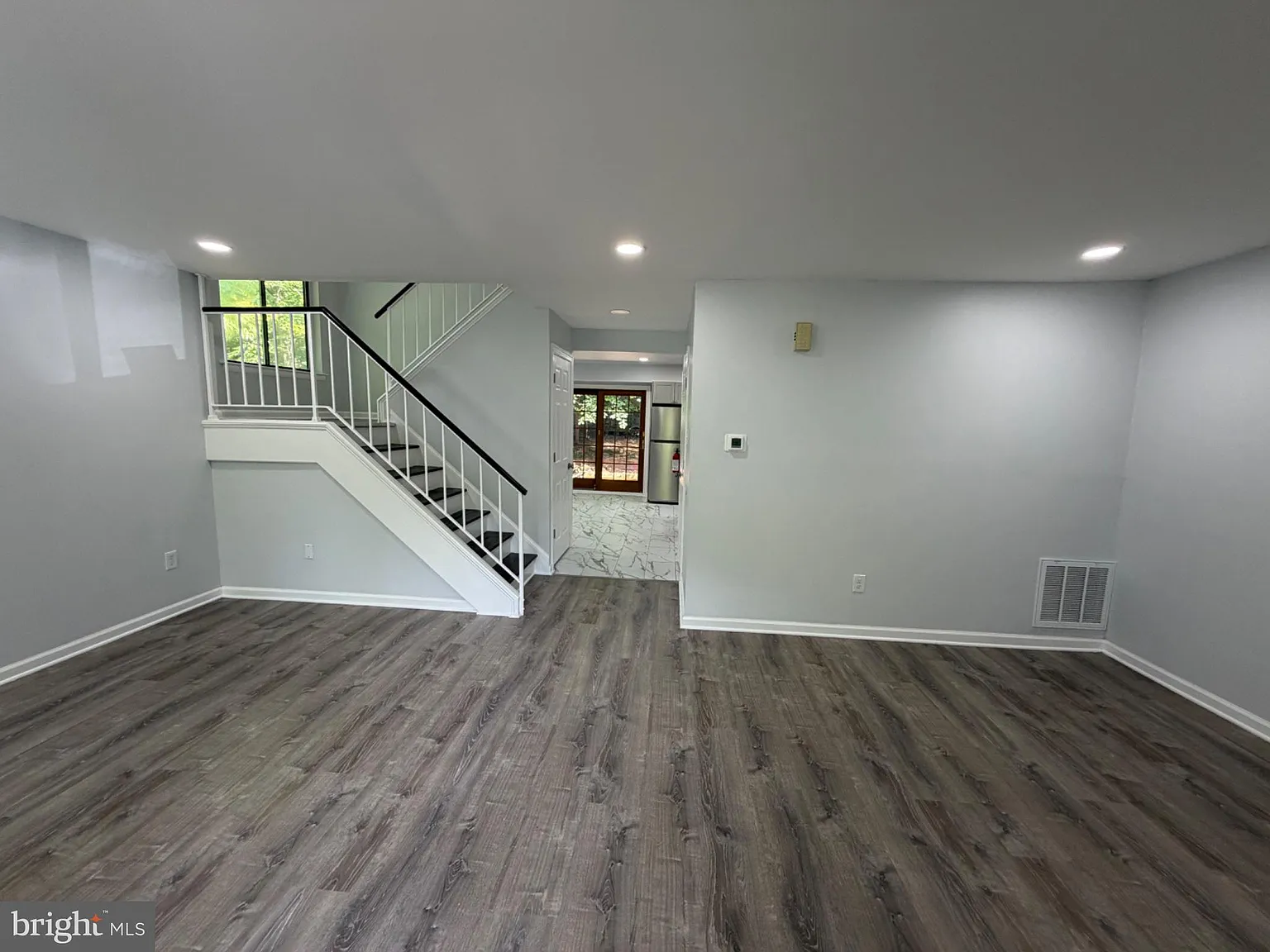 3 bed, 2.5 bath, 1548 sqft, $2,400 — Photo 2