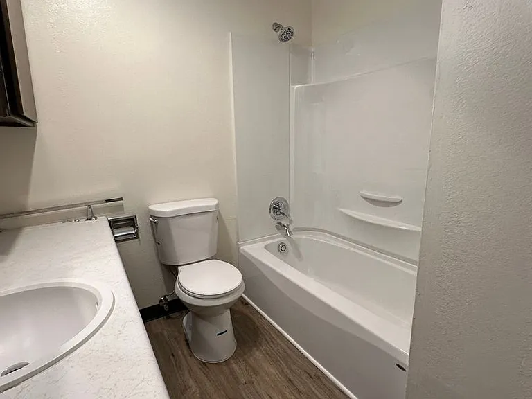 157-169 N Laguna St — Photo 11