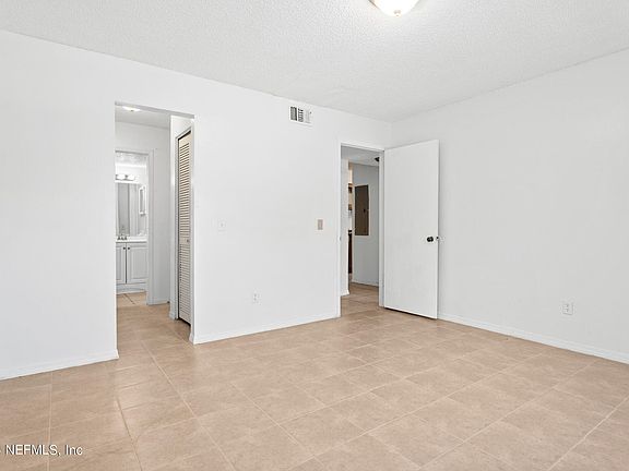 3rd image of 476 Lombard St #1A