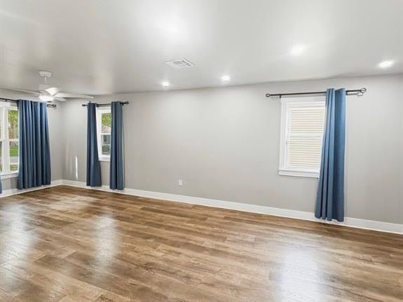 3rd image of 66112 Hickory St