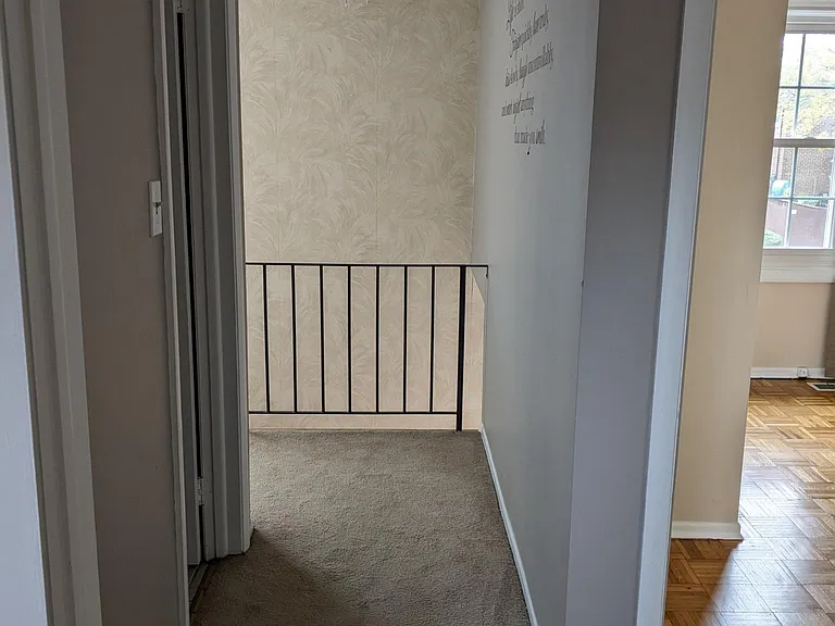 17W764 Standish Ln — Photo 24