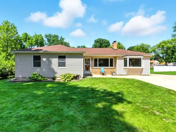 2324 Loma St, Cedar Falls, IA 50613