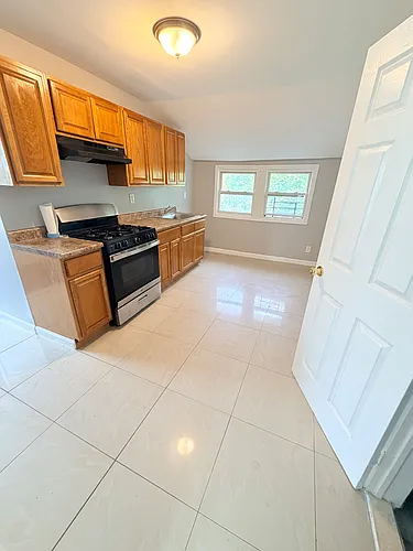 95 Alexander St Photo 1
