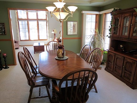 4th image of 347 Carey Ct