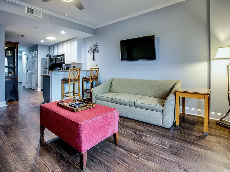 215 W College Ave #711 — Photo 11