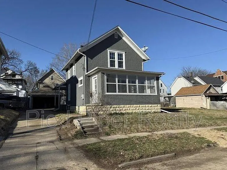 1015 S Columbia Ave — Photo 1