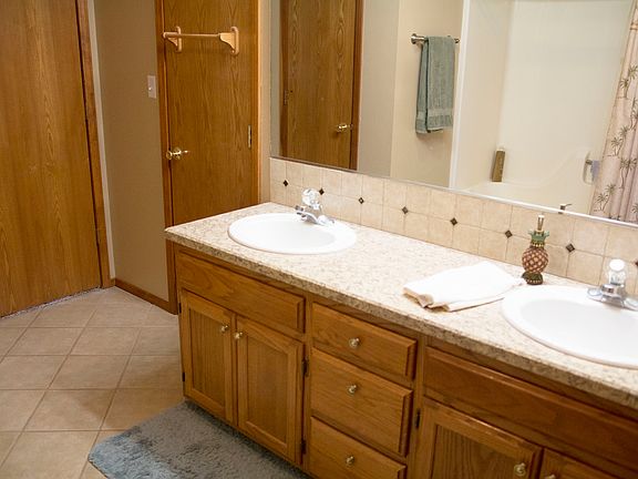 Master Bath - Double Vanity