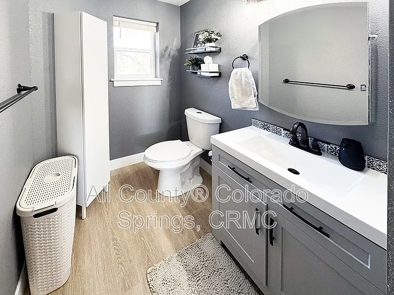 824 S Logan Ave — Photo 10