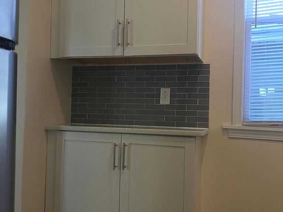 3rd image of 412 Hawley Ave