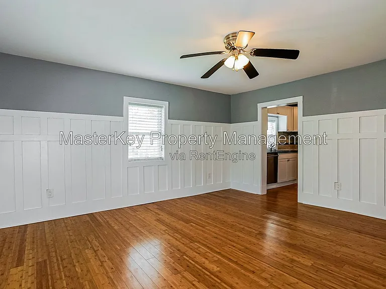 212 S State St — Photo 11
