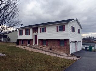 1337 Memory Ln, Chambersburg, PA 17201