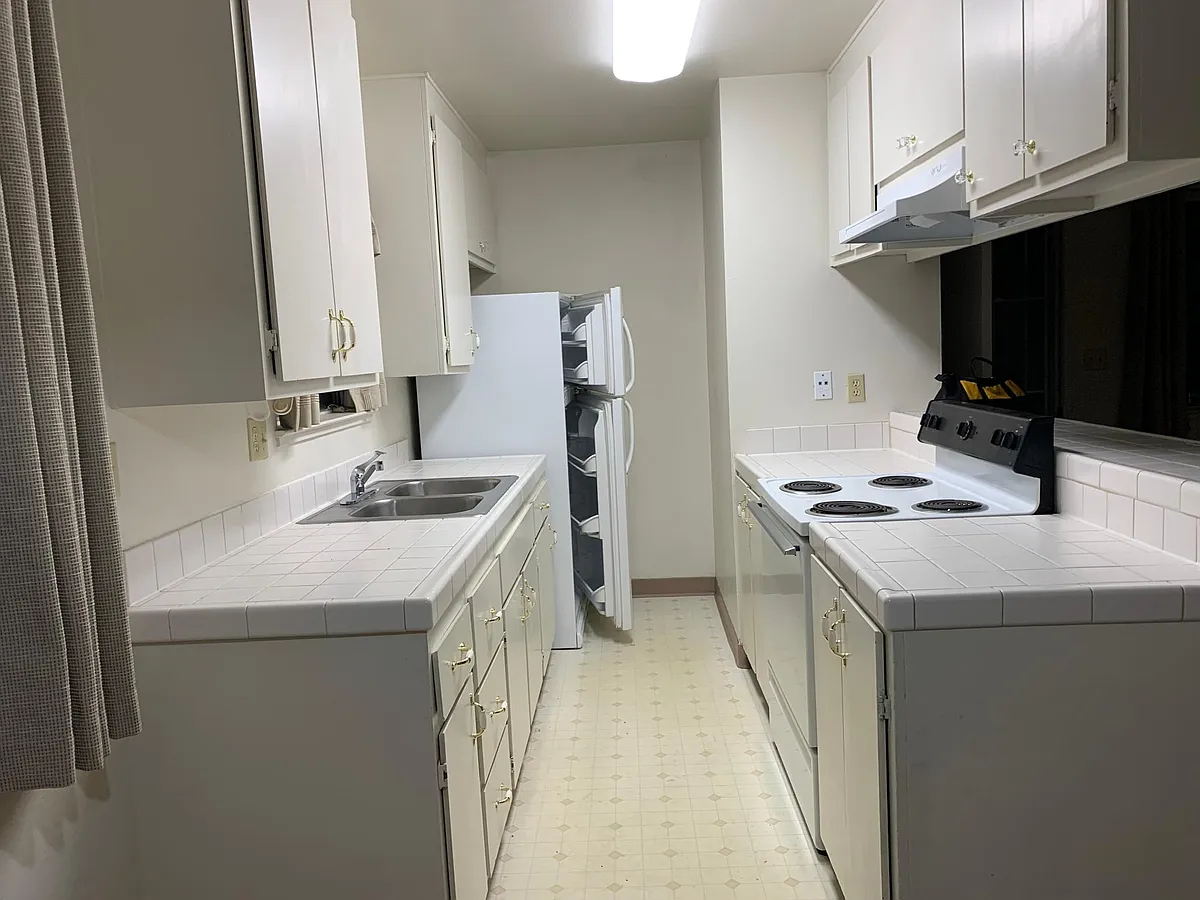Building Photo - 792 Delaware Ave #4