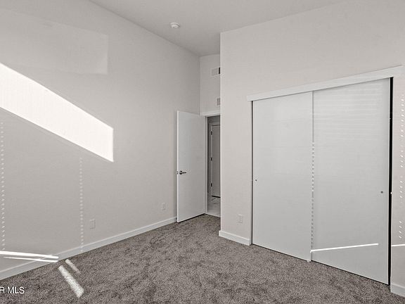5th image of 909 Mormon Tea Dr